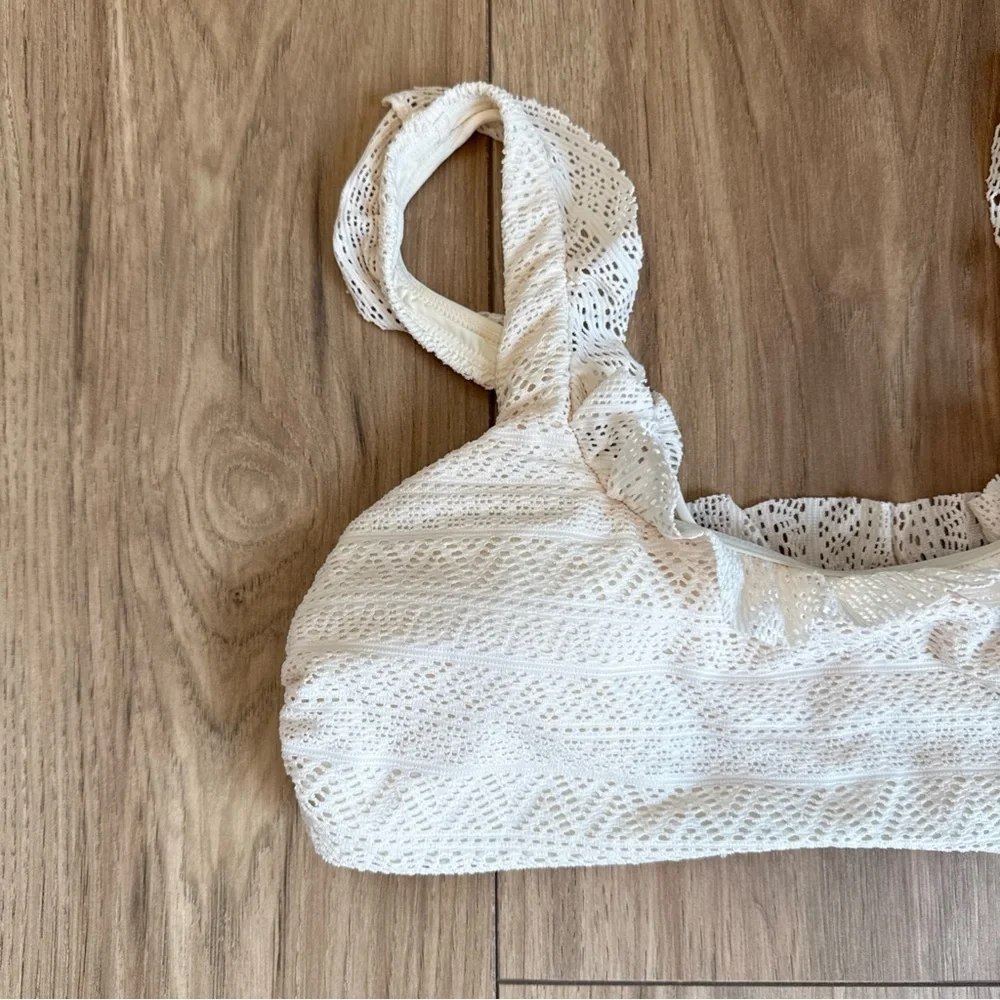 Andie Swim the Hydra Bikini Top NWT size Medium Vanilla Crochet Ruffle Lace